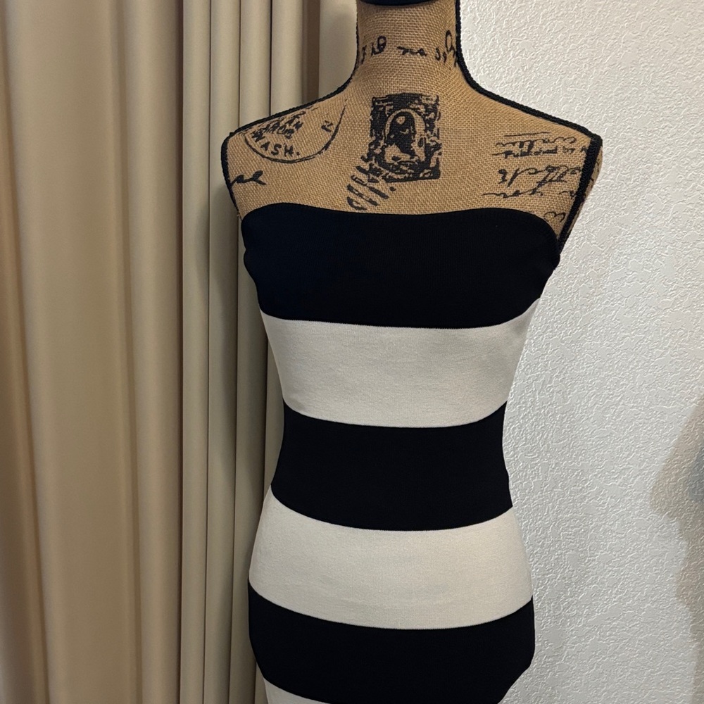 Chic Black and White Strapless Dress